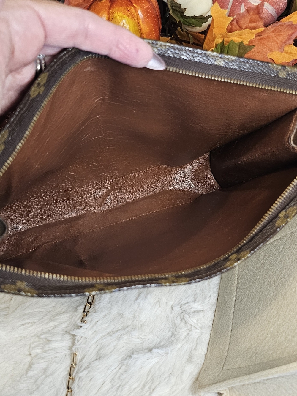 Louis Vuitton Monogram Toiletry Pouch 26 With COA - Picture 9 of 16